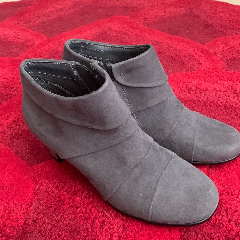 Aerosols ankle boots
